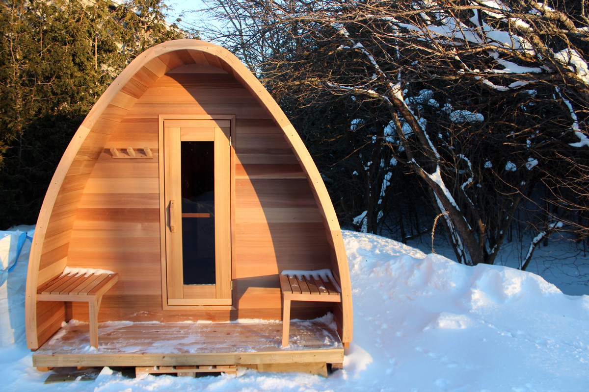 Pod sauna in de sneeuw